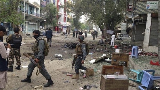 Organizaţia Stat Islamic a revendicat o serie de atacuri cu bombă care au avut loc în oraşul Jalalabad din estul Afganistanului