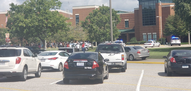 Doi adolescenţi, răniţi prin împuşcare într-un atac armat într-un liceu în Virginia; atacatorul, alt adolescent, arestat şi plasat în detenţie
