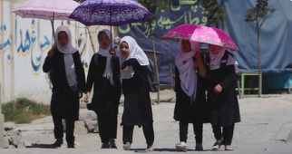 Talibanii îşi finalizează componenţa Guvernului, din care nu face parte nicio femeie, şi anunţă că fetele urmează să se întoarcă la colegii şi licee ”cât mai rapid posibil”