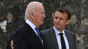 Franţa îşi retrimite ambasadorul în SUA, în urma unei discuţii telefonice între Macron şi Biden