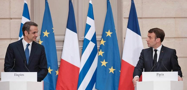”Europenii trebuie să nu mai fie naivi” faţă de SUA şi ”să se facă respectaţi”, îndeamnă Macron după pierderea ”contractului  secolului”