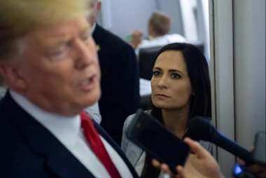 Trump avea un "Music Man", care-i punea piese pentru a-i calma accesele de furie, dezvăluie fosta purtătoare de cuvânt Stephanie Grisham în cartea "I'll Take Your Questions Now"