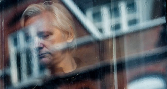 CIA lui Mike Pompeo şi alte agenţii americane de informaţii ar fi vrut să-l asasineze pe Julian Assange