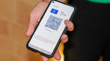 Guvernul francez vrea ”să menţină posibilitatea” de a recurge la paşaportul sanitar covid-19 până în vara lui 2022
