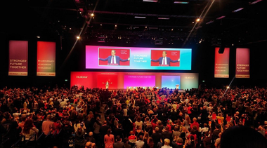 Keir Starmer încearcă, la Congresul Partidului Laburist de la Brighton, să convingă că  este în măsură să-i ia puterea lui Boris Johnson şi să depăşească disensiuni interne