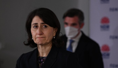Premierul statului australian New South Wales, Gladys Berejikliann, demisionează în urma unor acuzaţii de corupţie potrivit cărora şi-ar fi favorizat un iubit, pe atunci membru al Parlamentului, în atribuirea unor subvenţii alegătorilor acestuia