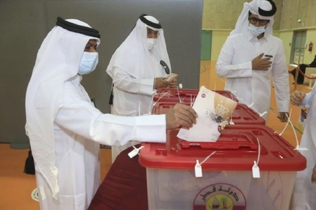 Primele alegeri legislative din Qatar au atras o participare de 44%