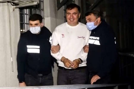 Mihail Saakaşvili, arestat la întoarcerea în ţară după opt ani de exil, urmează să-şi ispăşească o pedeapsă la şase ani de închisoare, anunţă Guvernul de la Tbilisi, care respinge o cerere a lui Volodimir Zelenski de eliberare a fostului preşedinte georgi