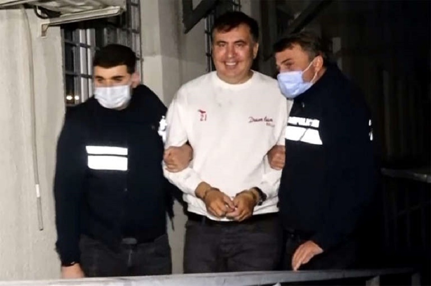 Mihail Saakaşvili, arestat la întoarcerea în ţară după opt ani de exil, urmează să-şi ispăşească o pedeapsă la şase ani de închisoare, anunţă Guvernul de la Tbilisi, care respinge o cerere a lui Volodimir Zelenski de eliberare a fostului preşedinte georgian