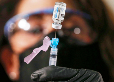 Laboratorul farmaceutic american Johnson&Johnson cere FDA autorizarea vaccinării adulţilor împortriva covid-19 cu un ”booster” al vaccinului său