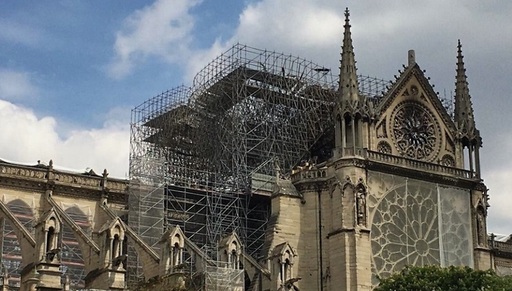 Paris: Un pilot suspectat că intenţiona să se prăbuşească pe Notre-Dame cu un avion Cessna a fost arestat