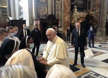 Papa Francisc a primit-o pe călugăriţa columbiană răpită în 2017 în Mali şi eliberată sâmbătă