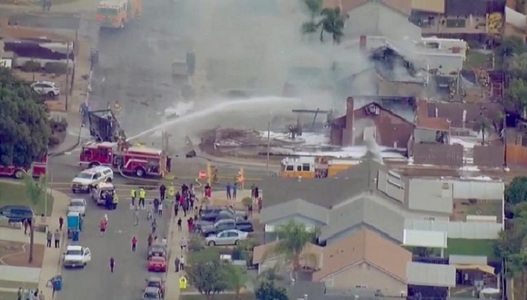Doi morţi, doi răniţi şi două case distruse în SUA, după ce un avion de mici dimensiuni se prăbuşeşte într-un cartier rezidenţial la est de San Diego