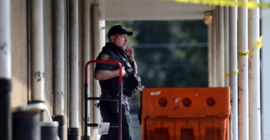 Doi angajaţi ai unui birou poştal din Memphis, ucişi într-un atac armat; atacatorul, un angajat al biroului, s-a snucis după atac