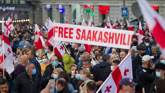 Mii de oameni au demonstrat în Georgia pentru eliberarea din închisoare a fostului preşedinte pro-occidental Mihail Saakaşvili