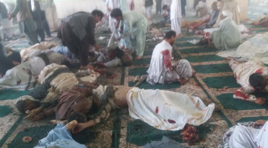 Cel puţin 41 de morţi în urma atentatului sinucigaş de la moscheea din Kandahar. Gruparea Stat islamic a revendicat exploziile
