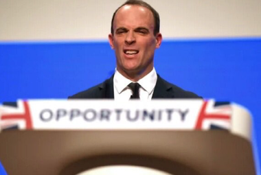 Dominic Raab vrea să împiedice CEDO ”să-i dea ordine” şi anunţă o reformă profundă a legii britanice a drepturilor omului