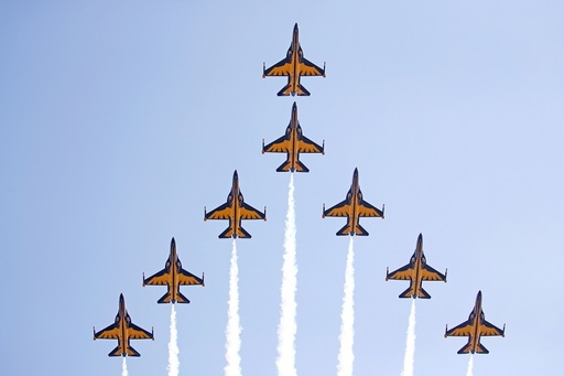 Coreea de Sud a inaugurat cea mai mare expoziţie de tehnică militară şi aerospaţială din istoria sa