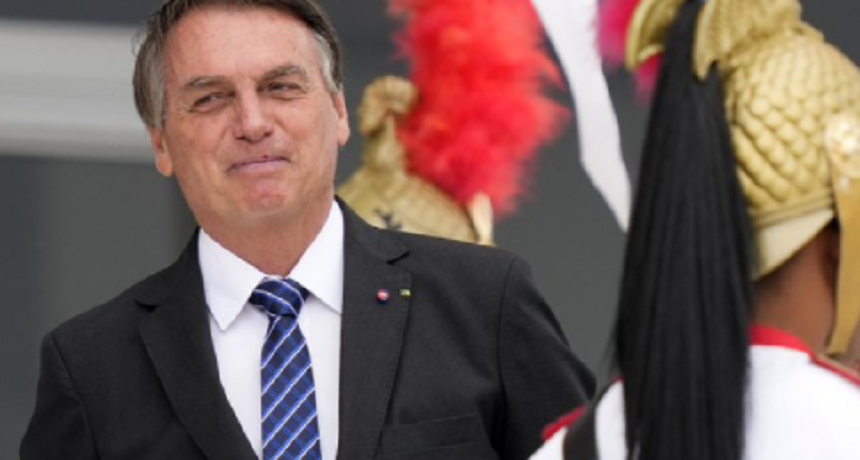 O Comisie de anchetă parlamentară din Senatul brazilian cere inculparea lui Bolsonaro cu privire la zece infracţiuni ”intenţionate” în gestionarea epidemiei covid-19, incluisv ”crimă împotriva umanităţii”, ”şarlatanie” şi ”prevaricaţiune”
