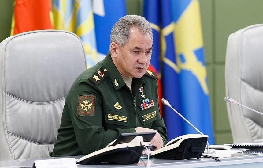Ministrul rus al Apărării acuză NATO că adună treptat forţe în apropierea graniţelor Rusiei