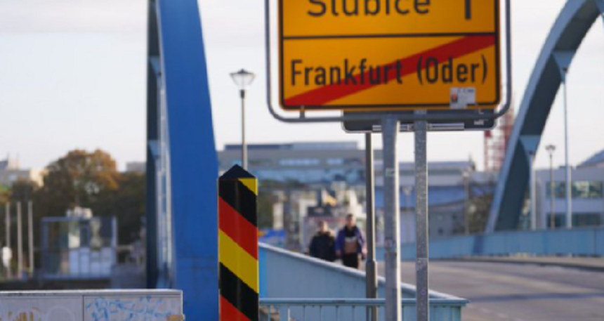 Seehofer consideră ”legitimă” construirea unor garduri de sârmă ghimpată antimigranţi la frontiera externă a UE, după ce von der Leyen refuză finanţarea unor astfel de bariere; aproxmativ 5.700 de migranţi au trecut din Polonia în Germania de la începutul lui 2020