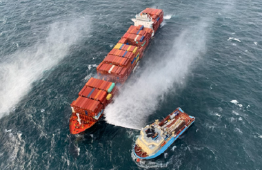 Gaze toxice, în largul oraşului canadian Victoria, de la un incendiu la bordul unui portcontainer cipriot, Zim Kingston