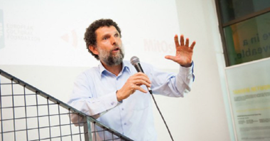 Erdogan renunţă să expulzeze cei zece ambasadori din Occident care au cerut într-un comunicat comun eliberarea filantropului încarcerat din 2017 Osman Kavala