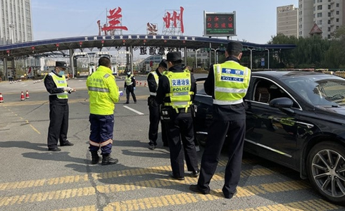 Şapte morţi într-un atac cu cuţitul la Xiaosi, un sătuc din Wuhan; autorul, căutat de poliţie
