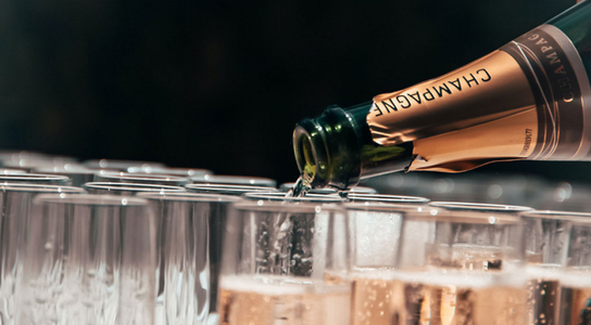 Franţa obţine o amânare până la 31 decembrie a intrării în vigoare a legii privind etichetarea şampaniei în Rusia, care împidică şampania să-şi folosească numele în alfabetul chirilic