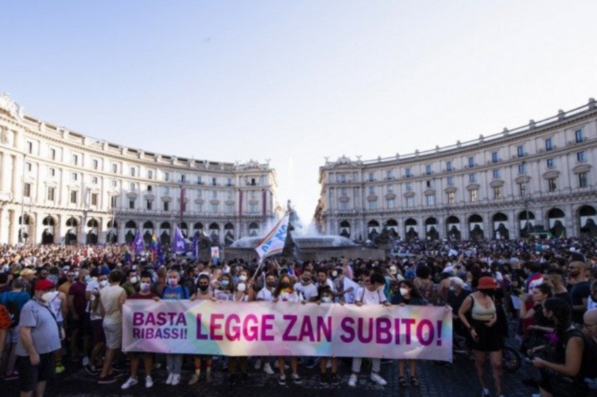 Legea împotriva homofobiei, blocată de către Senatul italian