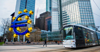 BCE menţine toate măsurile de susţinere a economiei, în pofida unei creşteri puternice a inflaţiei în zona euro