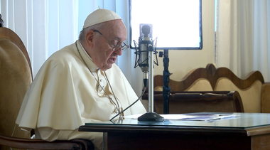 Papa Francisc îi îndeamnă pe liderii lumii, într-o alocuţiune transmisă de BBC, să dea ”de urgenţă” răspunsuri crizei ecologice la COP26 de la Glasgow