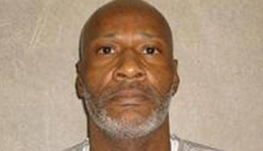 Un condamnat la moarte, John Grant, un afroamerican în vârstă de 60 de ani, vomează şi intră în convulsie în timpul execuţiei în statul american Oklahoma