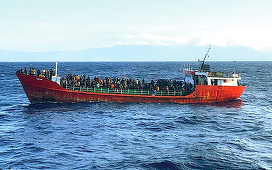 Grecia primeşte un vapor sub pavilion turc cu 400 de migranţi pe Insula Kos şi acuză Turcia de încălcarea Acordului migraţiei din 2016