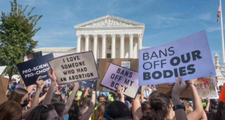 Curtea Supremă a SUA examinează luni, de urgenţă, legea împotriva avortului din Texas
