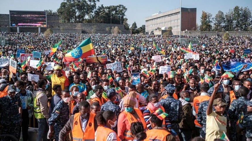 Zeci de mii de etiopieni au demonstrat duminică pentru a sprijini guvernul premierului Abiy Ahmed

