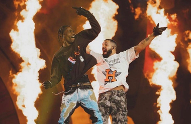 Prima plângere în justiţie depusă de către un rănit grav, Kristian Paredes, împotriva rapperilor Travis Scott şi Drake, în urma busculadei din Texas soldată cu opt morţi şi 12 răniţi
