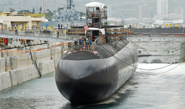 Submarinele nucleare ale US Navy, construite timp de 30 de ani cu oţel neconform; inginera metalurgistă Elaine Thomas pledează vinovată de falsificarea testelor de rezistenţă; frauda, descoperită de un stagiar, la pensionarea metalurgistei