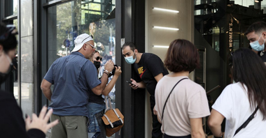 Grecia înregistrează o ”explozie” a cazurilor de covid-19, care pune în dificultate spitalele