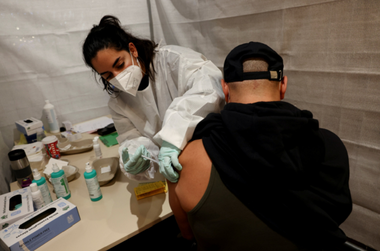 Comisia germană a Vaccinării recomandă vaccinarea tinerilor în vârstă de până la 30 de ani şi a femeilor însărcinate numai cu vaccinul anticovid Pfizer-BioNTech, din cauza riscului miocarditei pe care-l reprezintă Moderna