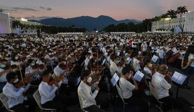 Venezuela: 12.000 de muzicieni aşteaptă să intre în Guinness World Record. Ei au interpetrat Marşul slav al lui Ceaikovski - VIDEO - 