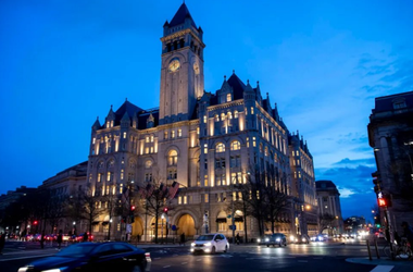 Holdingul Trump Organization al lui Donald Trump vinde cu 375 de milioane de dolari contractul de închiriere al hotelului de lux de la Washington, Trump International Hotel, care urmează să devină un hotel Waldorf Astoria