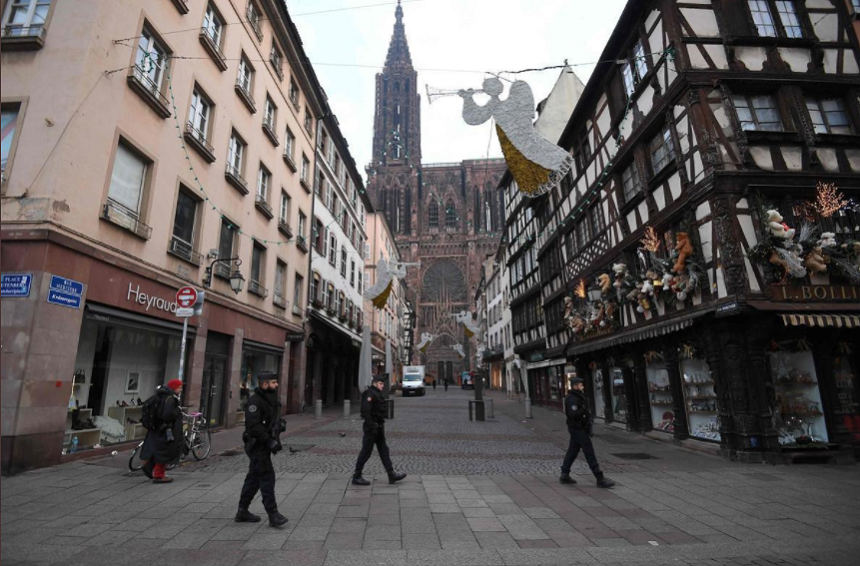 Un tânăr se autoincendiază în faţa Catedralei din Strasbourg
