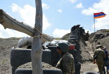 Şapte militari azeri ucişi şi zece răniţi în confruntări armate cu Armenia; un militar armean mort, 24 daţi dispăruţi şi 13 luaţi prizonieri şi două poziţii militare pierdute