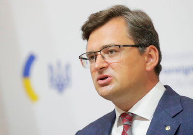 Ucraina vrea să cumpere armament occidental ”defensiv” împotriva ”agresvităţii” ruseşti