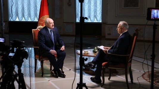 BBC: Lukaşenko recunoaşte că este ”absolut posibil” ca forţe belaruse să fi ajutat migranţi să treacă frontiera în Polonia, însă dezminte că i-a chemat în Belarus