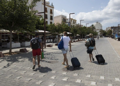Şapte turişti olandezi, plasaţi în carantină în urma unor teste pozitive covid-19 în timpul unui sejur la Navas del Madrono, ”dispăruţi”, căutaţi în Spania, care alertează autorităţile sanitare internaţionale