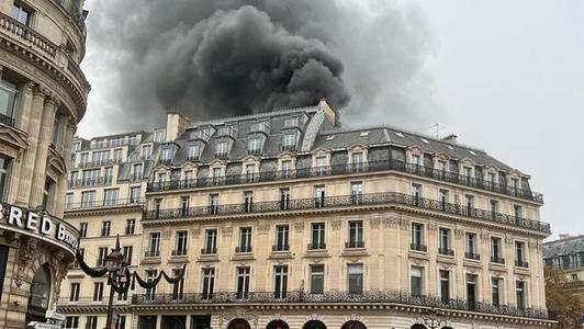 Incendiu într-un imobil din apropierea Operei Garnier din Paris - VIDEO - 