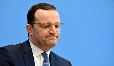 Germanii vor fi ”vaccinaţi, vindecaţi sau morţi” din cauza covid-19 la sfârşitul iernii, din cauza variantei delta a SARS-CoV-2, ”foarte, foarte contagioasă”, avertizează ministrul german în exerciţiu al Sănătăţii Jens Spahn; restrcţiile actuale ”nu mai sunt sufciente”, avertizează Merkel
