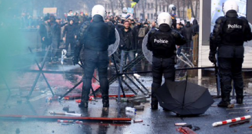 Premierul belgian Alexander De Croo denunţă ”violenţe absolut inacceptabile” după degenerarea unei manifestaţii anticovid la Bruxelles, unde au fost răniţi trei poliţişti ţi au fost operate 40 de arestări